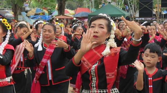 สกลนคร ดอกฟ้า เพชรภูพาน หมอลำดังนำฟ้อนรำบวงสรวงไหว้สาพญาเต่า ทอล์คนิวส์ ออนไลน์